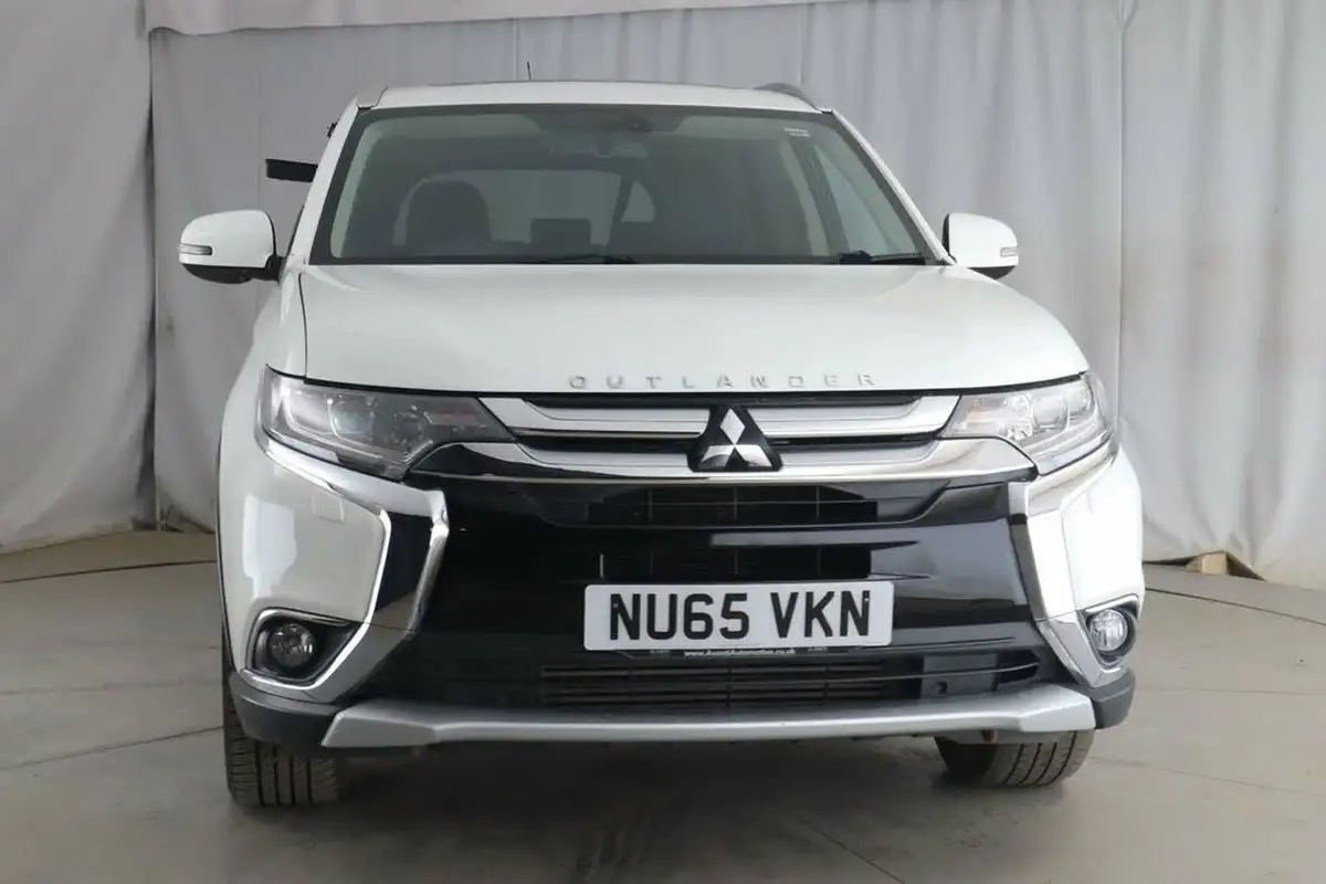 2015-mitsubishi-outlander-22di-d-gx4-big-1