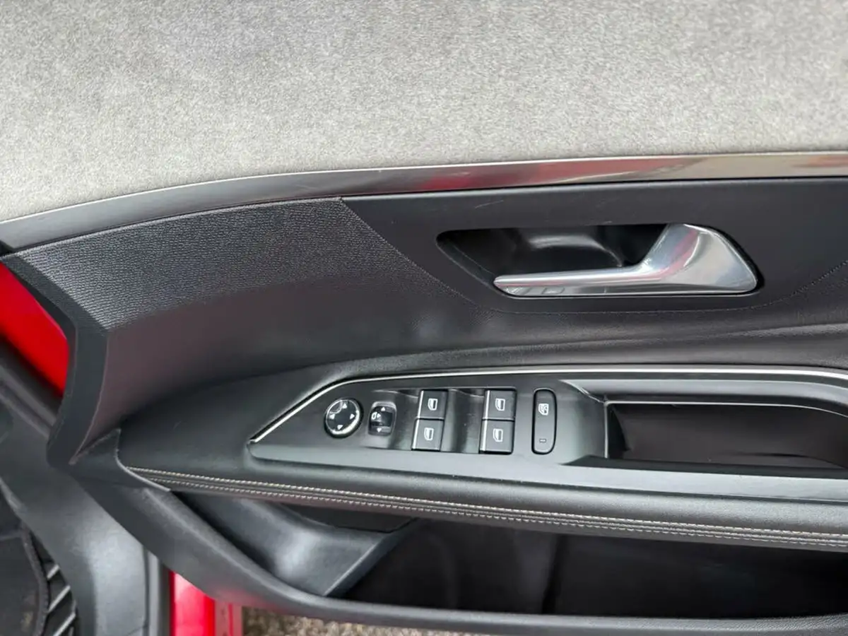 2021-peugeot-5008-suv-20-bluehdi-gt-177bhp-big-39