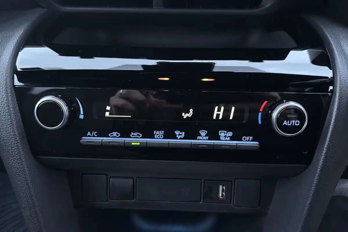 2022-toyota-yaris-15-vvt-i-design-panoramic-roof-big-15