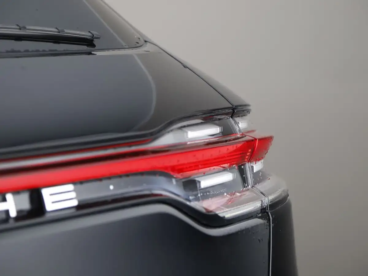 2021-porsche-macan-30-s-big-14