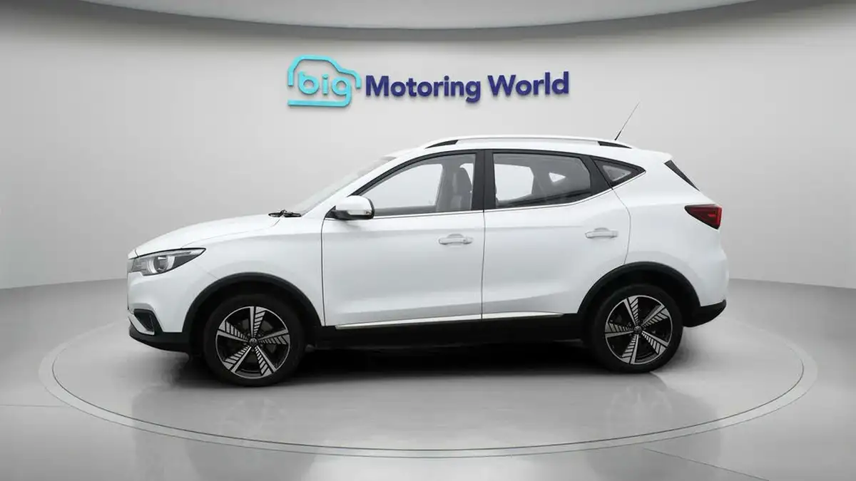2021-mg-zs-suv-e-exclusive-ev-big-4
