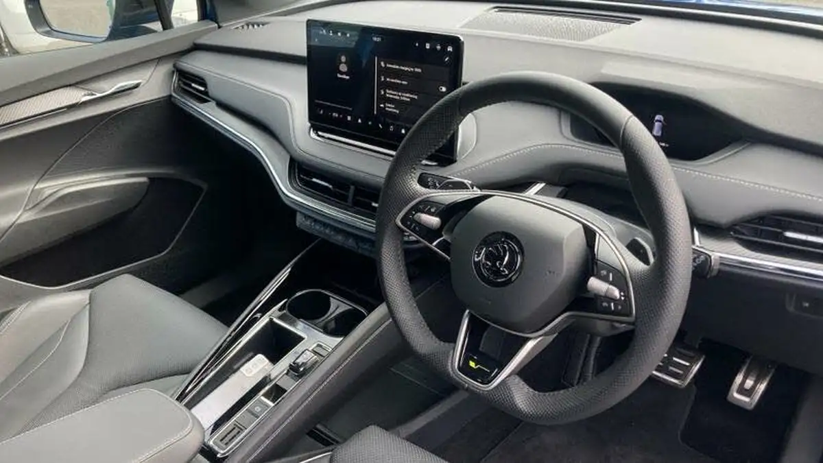 2025-skoda-enyaq-e-vrs-station-wagon-big-5