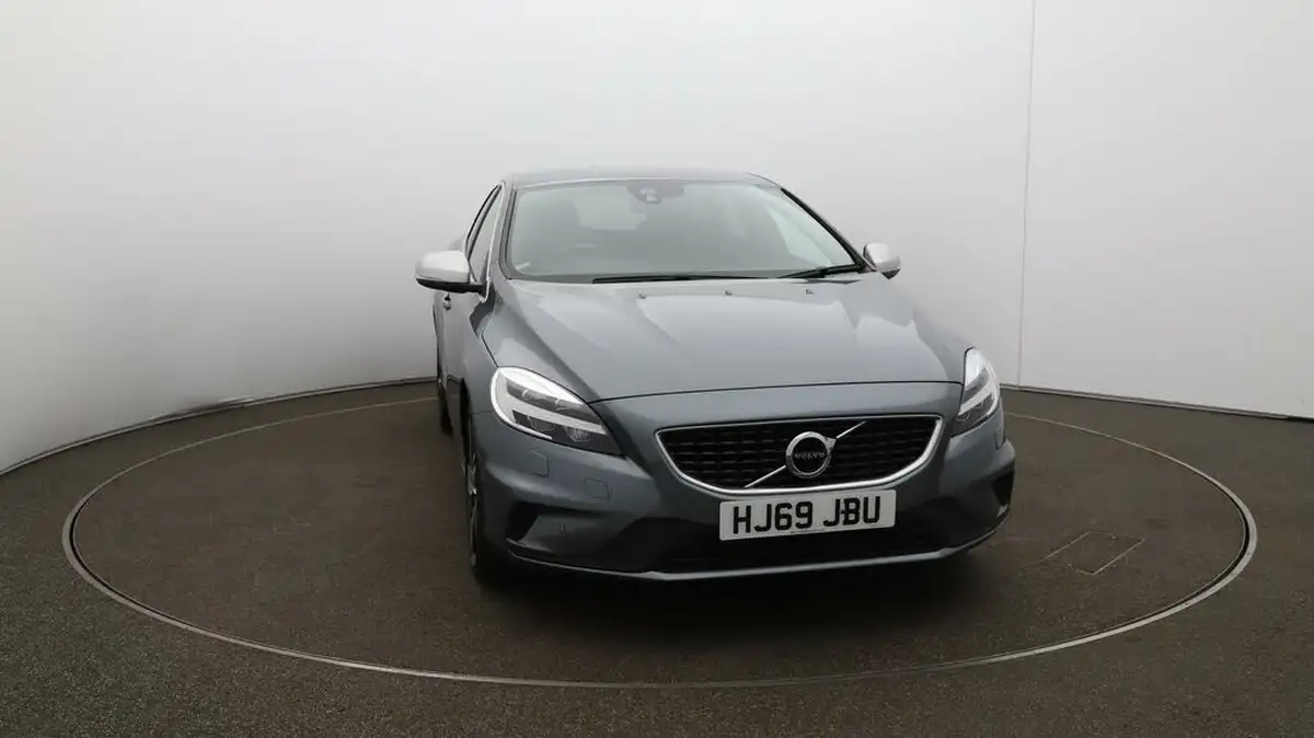 2019-volvo-v40-20-t2-r-design-edition-big-21