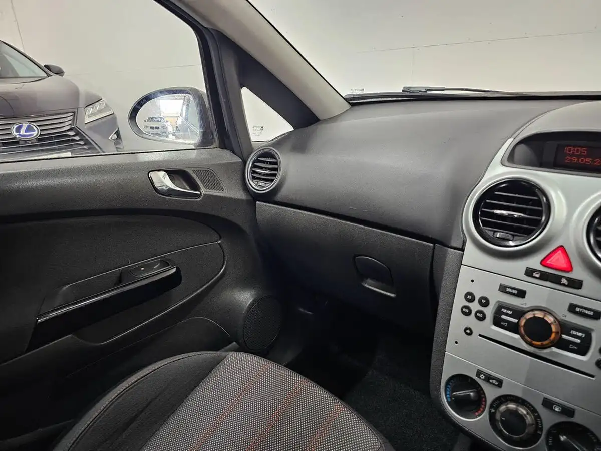 2010-vauxhall-corsa-12-sxi-85ps-ac-5d-big-61