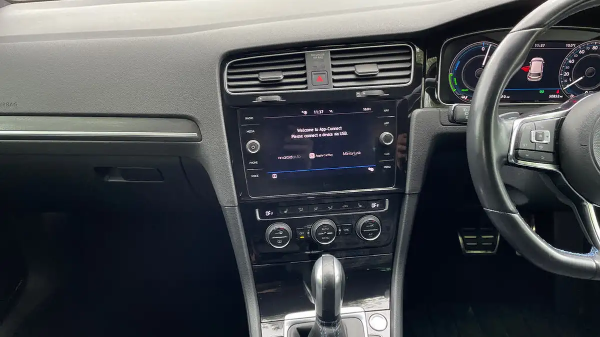 2020-volkswagen-golf-14-tsi-gte-advance-big-11