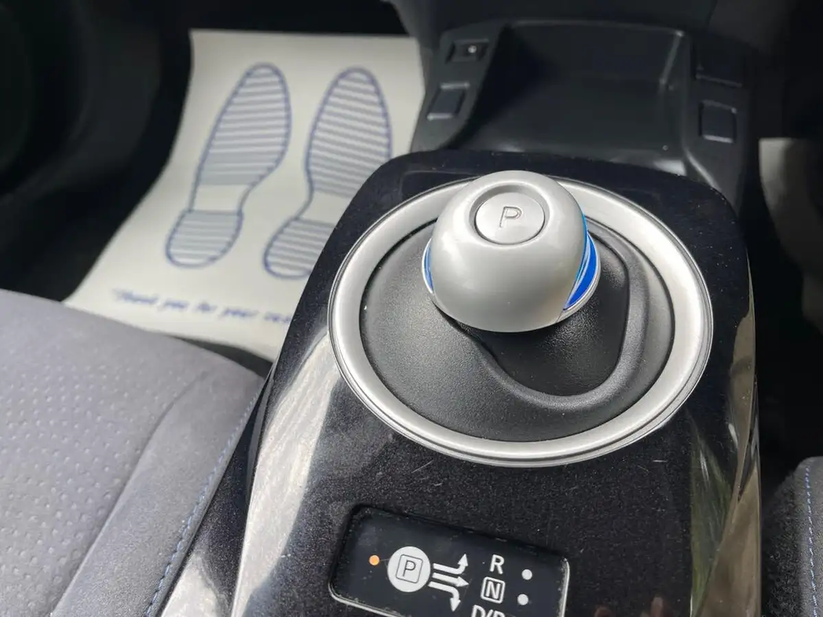 2017-nissan-leaf-e-acenta-80kw-30kwh-big-13