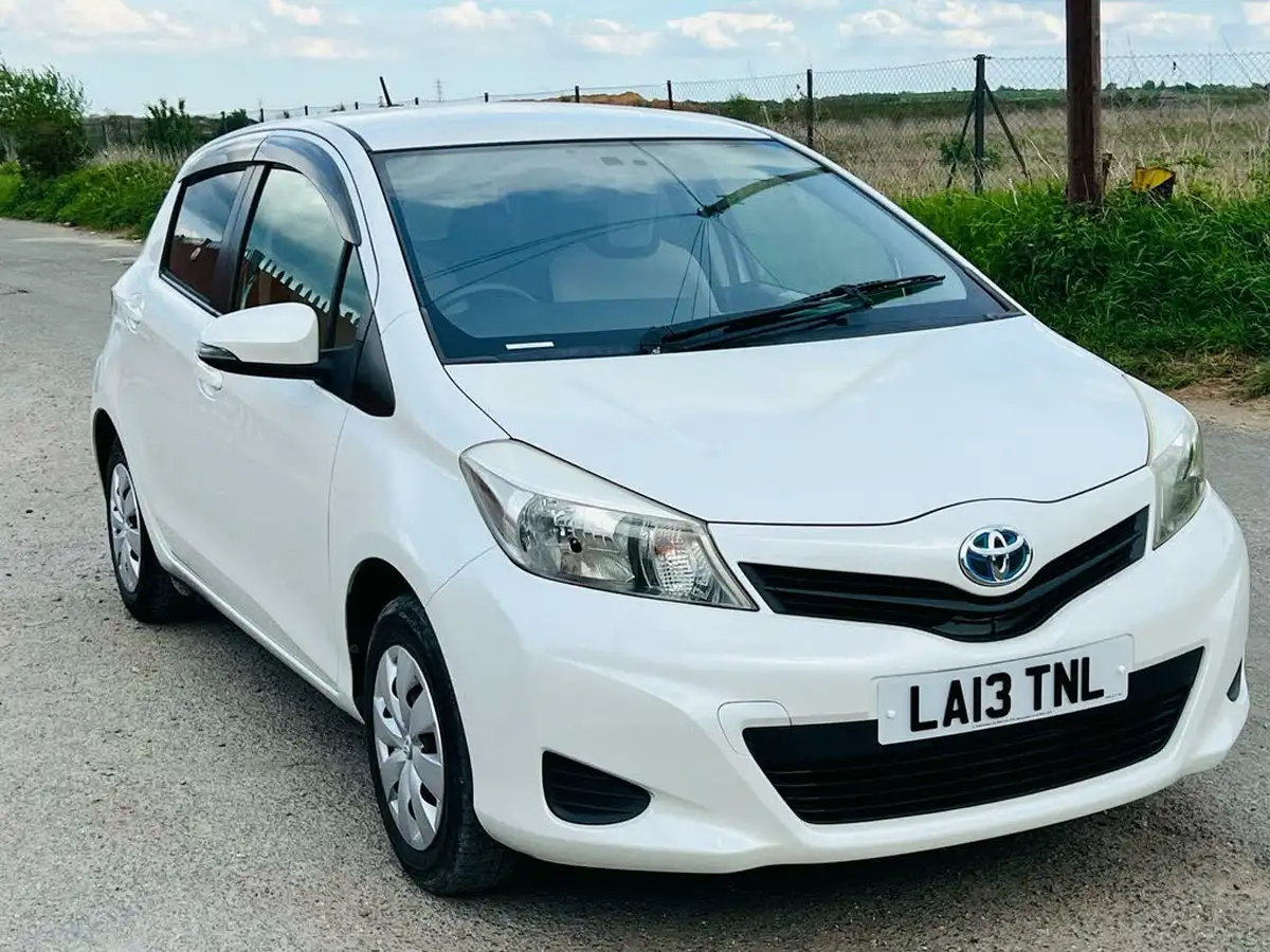 2013-toyota-yaris-133-tr-5d-m-drive-s-big-0