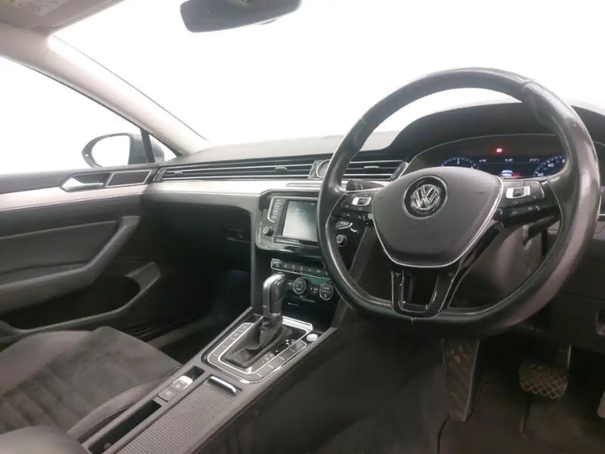 2017-volkswagen-passat-20tdi-gt-150ps-ss-estate-5d-dsg-big-18