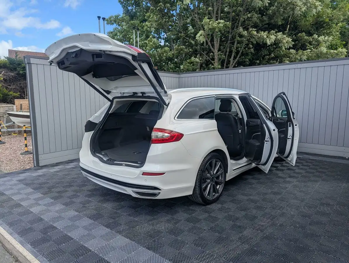 2017-ford-mondeo-20t-vignale-estate-5d-big-14