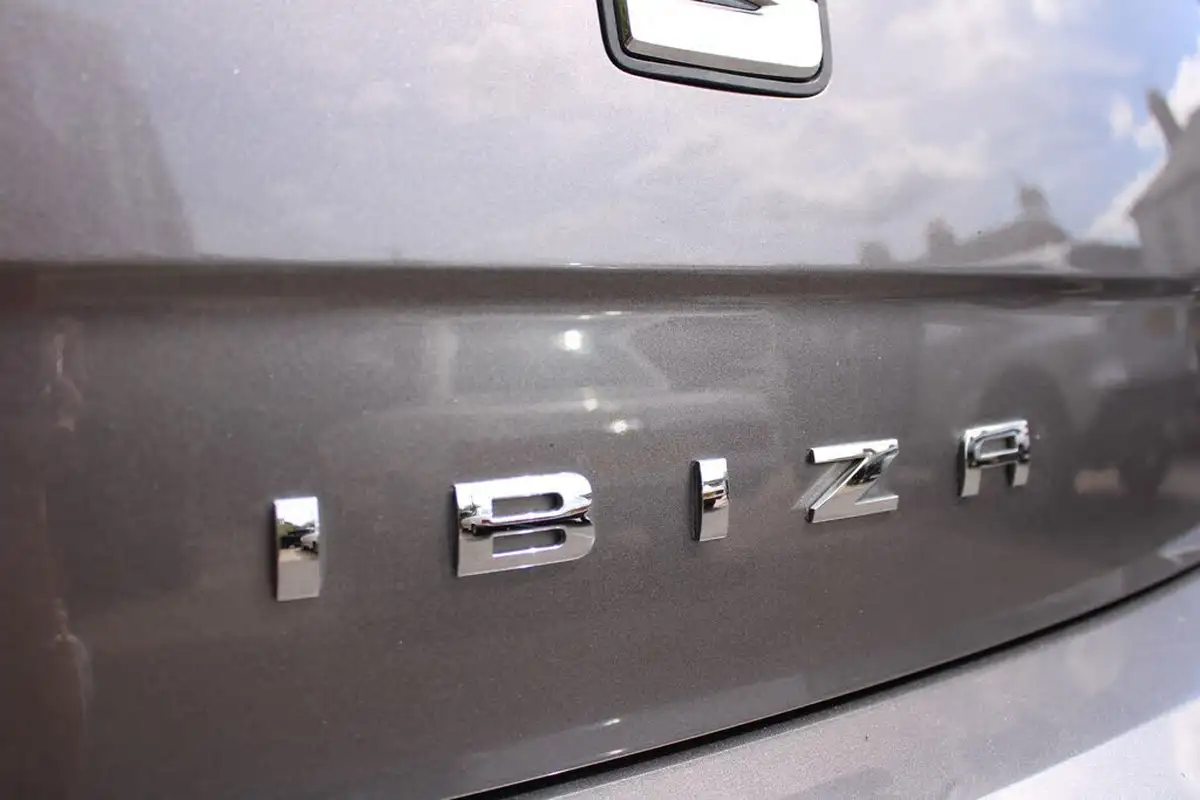 2015-seat-ibiza-14-toca-hatchback-5d-big-25