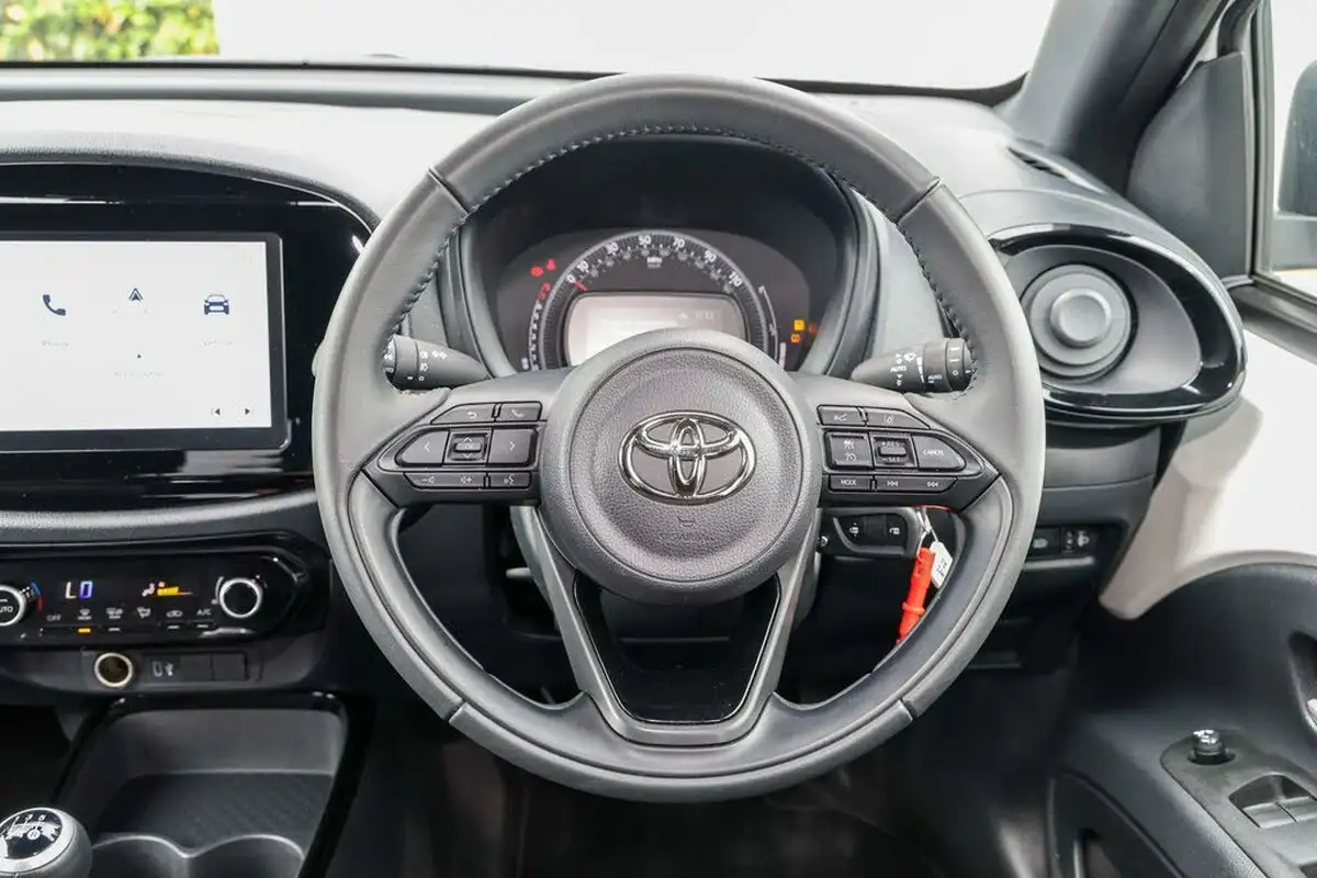2024-toyota-aygo-x-10-vvt-i-edge-big-7