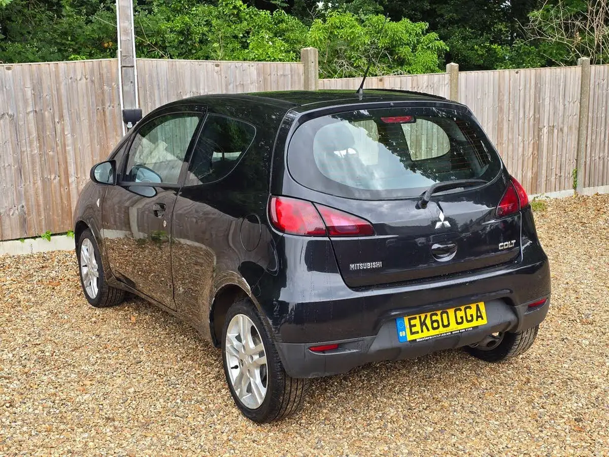 2010-mitsubishi-colt-13-cz2-3d-amt-big-3