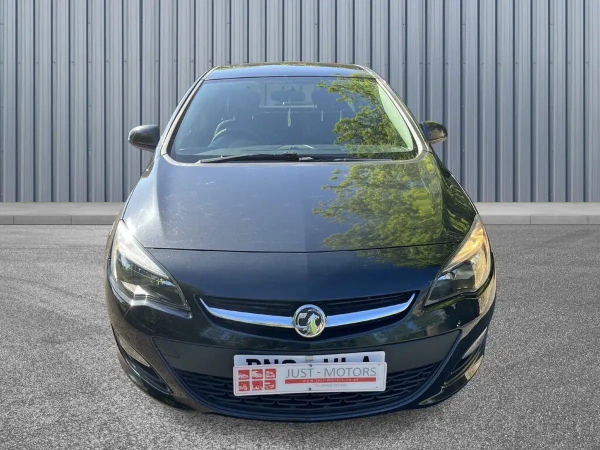 2014-vauxhall-astra-16-design-hatchback-big-1