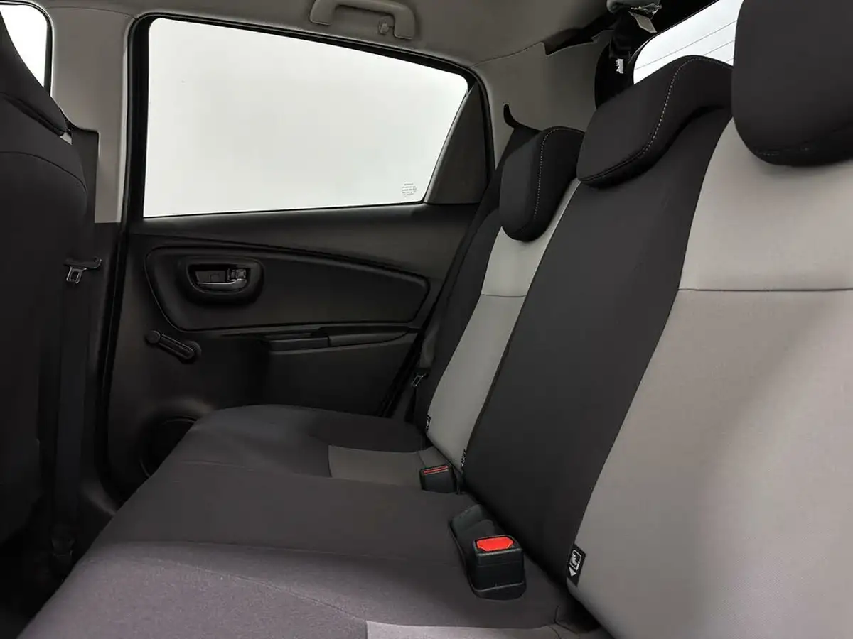 2017-toyota-yaris-15-vvt-i-design-panoramic-roof-1497cc-big-35
