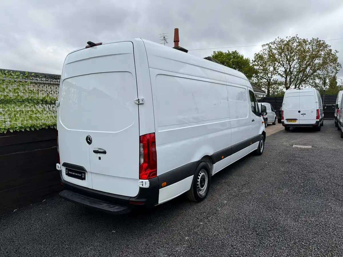 2018-mercedes-benz-sprinter-21cdi-311-l2h1-panel-van-rwd-eco-gear-360-big-4