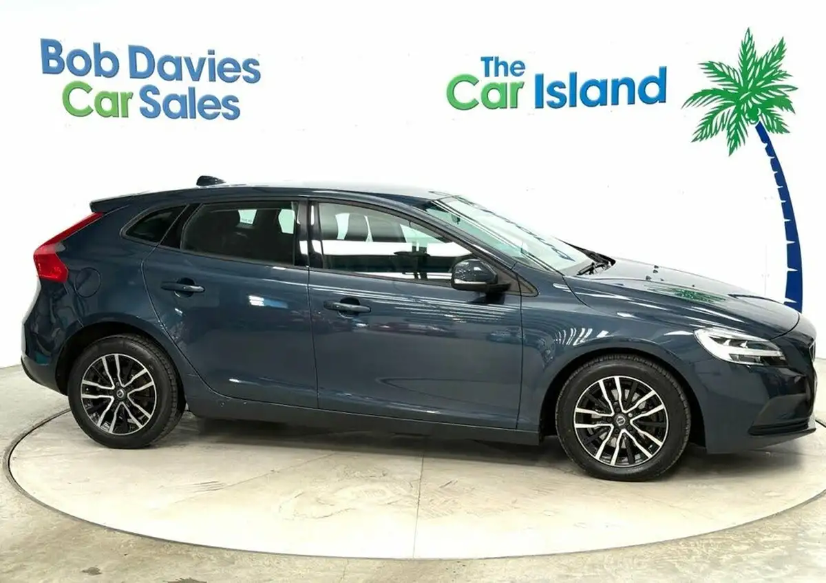 2018-volvo-v40-20-t2-momentum-nav-plus-big-9