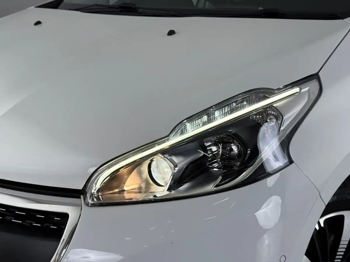 2019-peugeot-208-12-puretech-tech-edition-82bhp-big-4