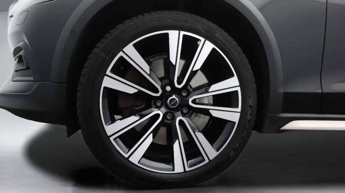 2020-volvo-v60-20td-d4-cross-country-plus-big-18