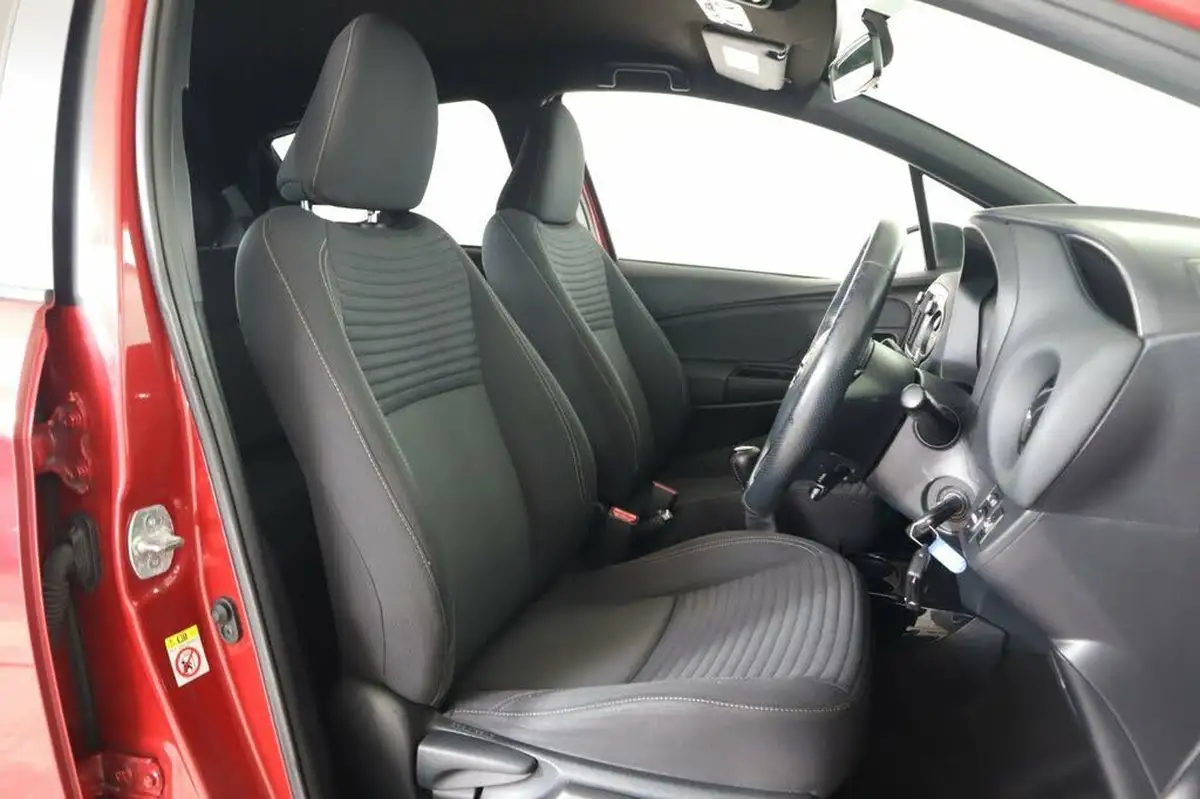 2016-toyota-yaris-133-design-big-34