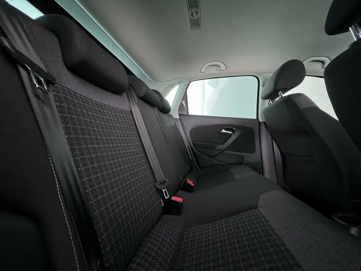 2016-volkswagen-polo-big-14