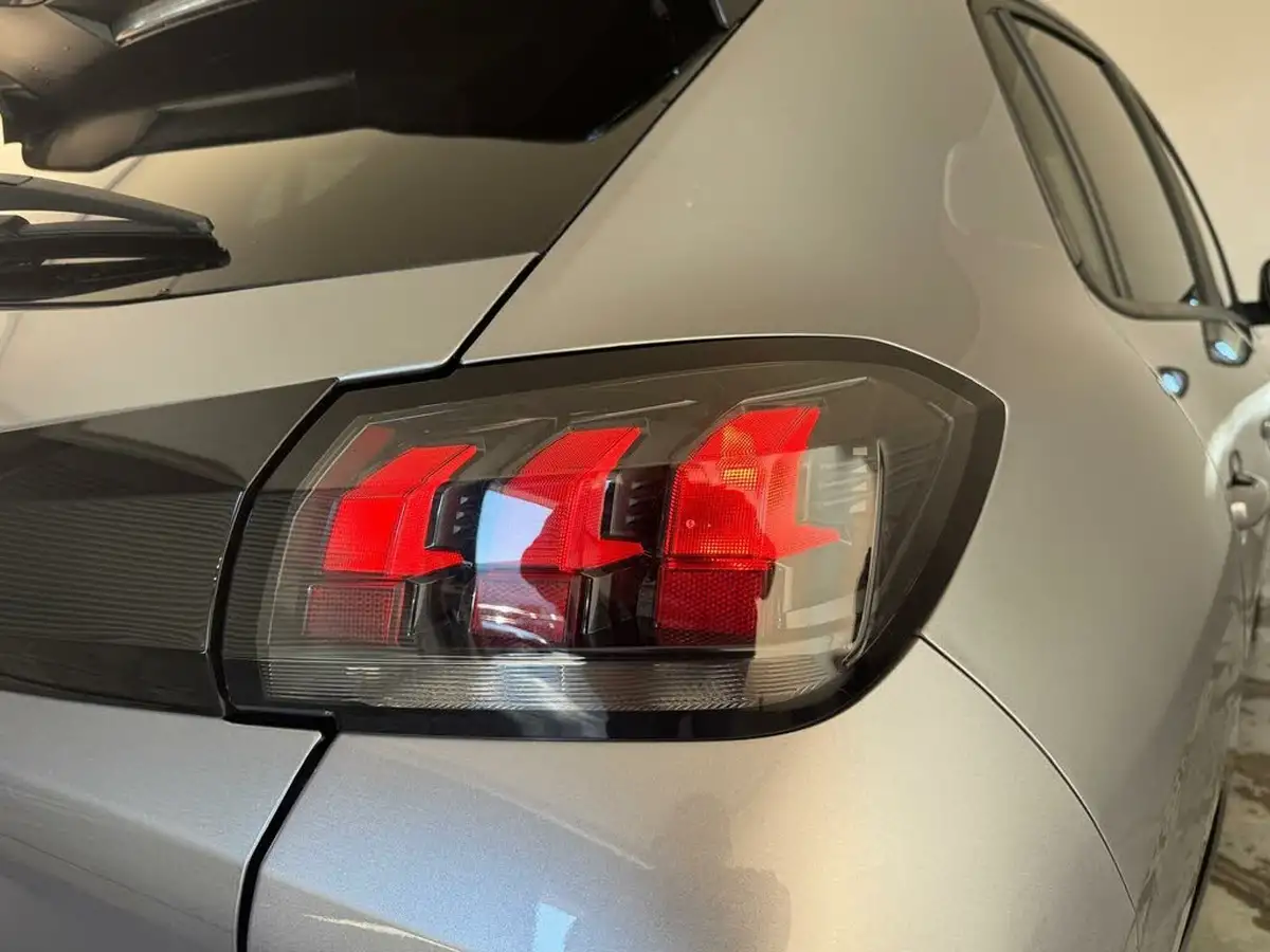 2023-peugeot-208-12-puretech-active-premium-100ps-eat8-big-40