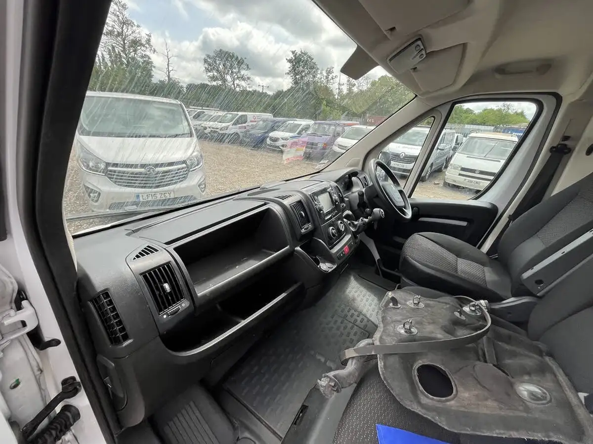 2021-peugeot-boxer-22-bluehdi-professional-335-l3-h2-140bhpeu6dt-panel-big-13