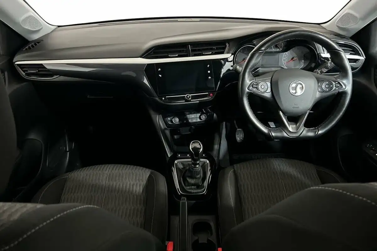 2021-vauxhall-corsa-12-turbo-griffin-edition-big-11