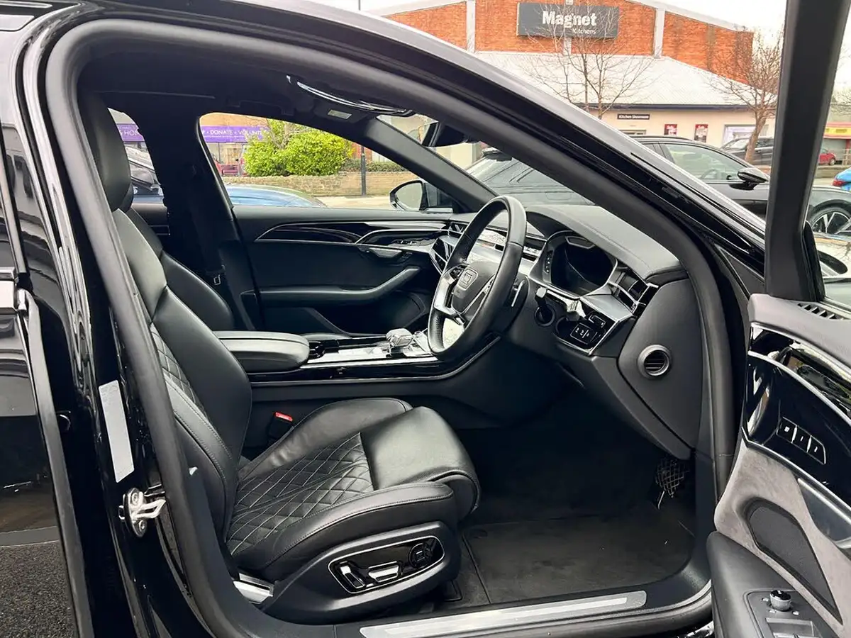 2021-audi-a8-30-55-tfsi-black-edition-big-12