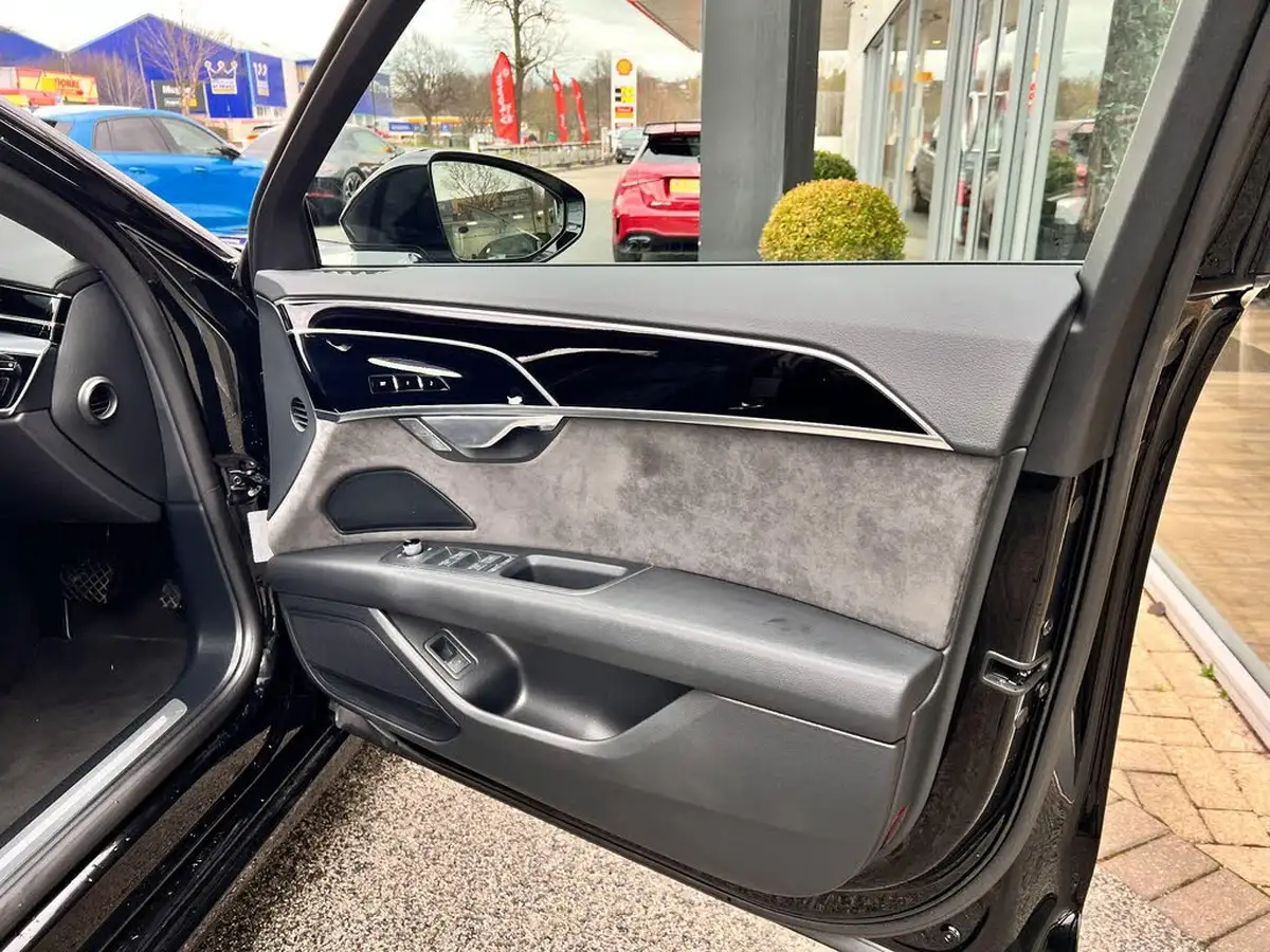 2021-audi-a8-30-55-tfsi-black-edition-big-40