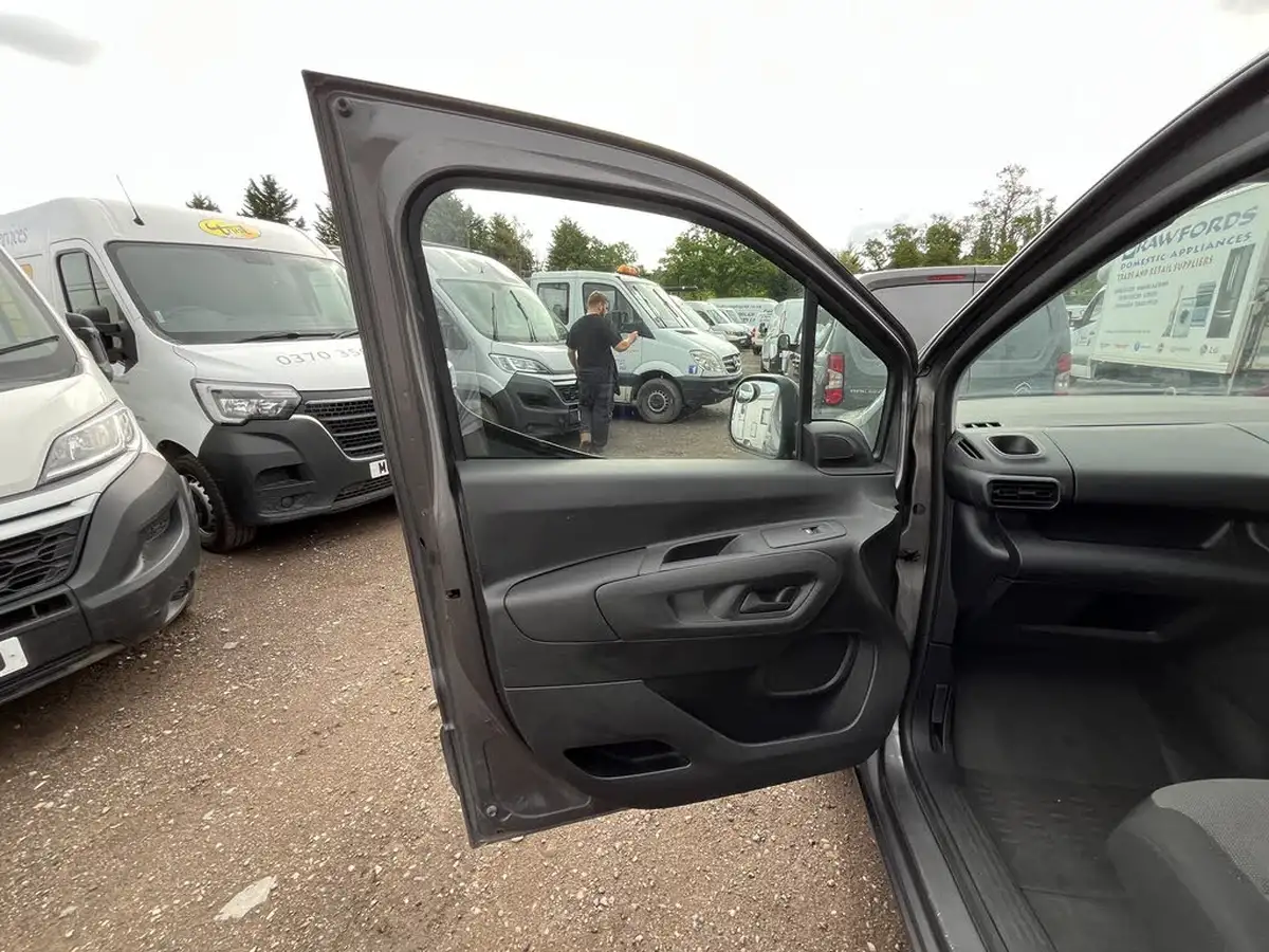 2020-citroen-berlingo-15bluehdi-950-enterprise-100pseu6dt-e-ss-panel-big-7