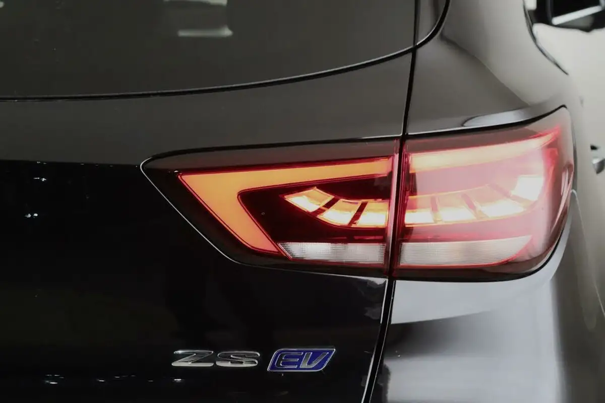 2023-mg-zs-suv-e-trophy-connect-ev-176ps-big-8