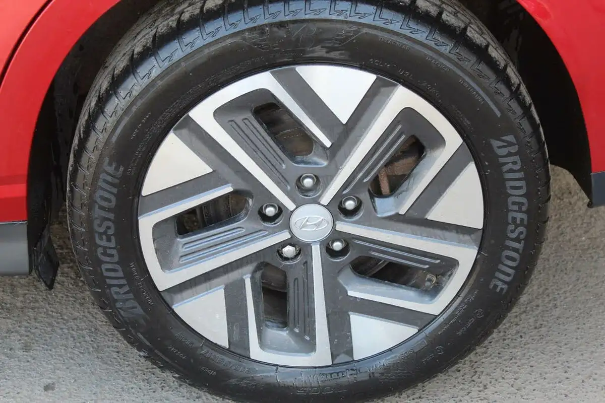 2022-hyundai-kona-e-premium-204ps-64kwh-7kw-obc-big-30
