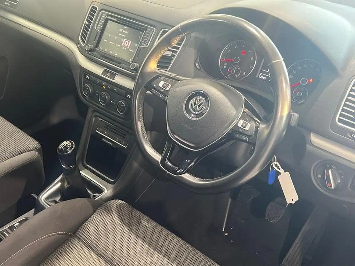 2019-volkswagen-sharan-14-tsi-se-nav-1395cc-big-2