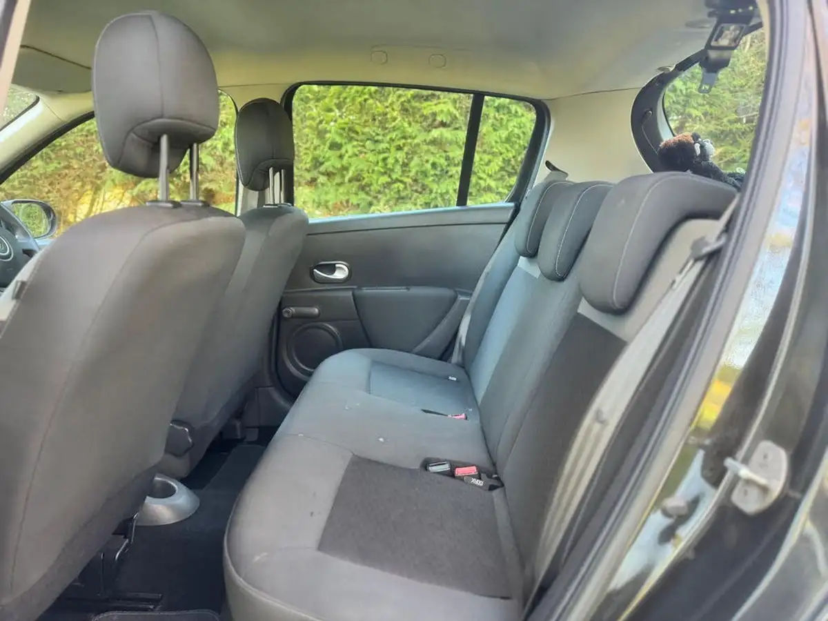 2010-renault-clio-12-expression-16v-75bhp-hatchback-big-17