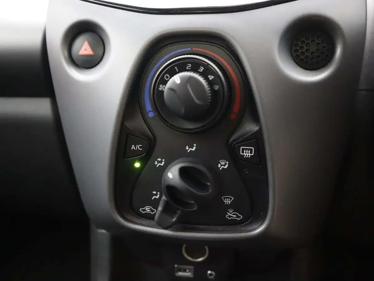 2019-toyota-aygo-10-vvt-i-x-play-big-27