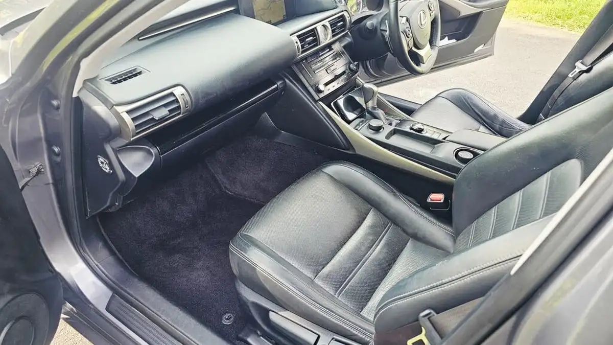 2014-lexus-is-300h-25-executive-edition-big-10