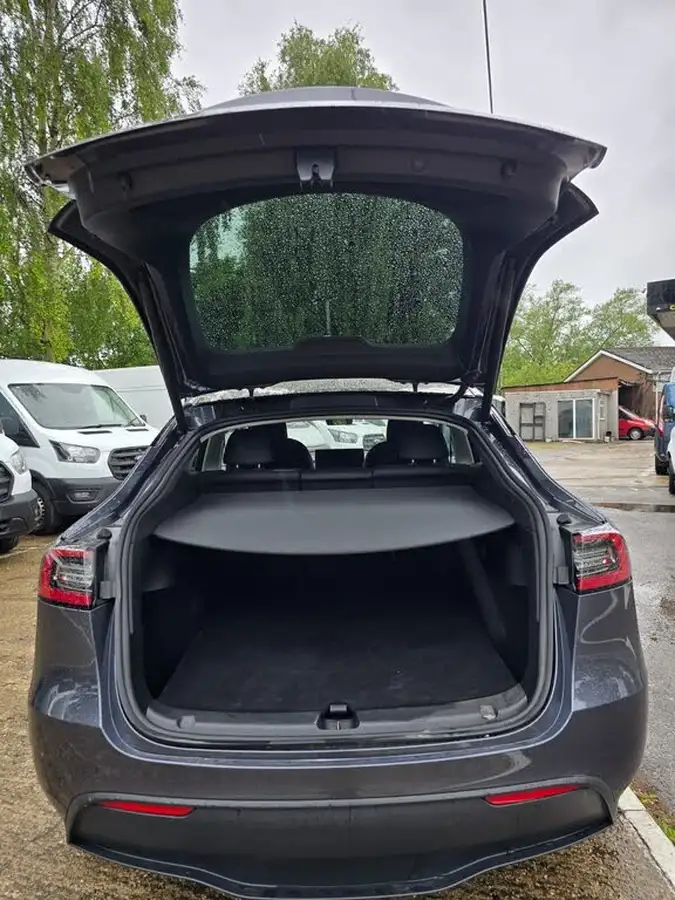 2023-tesla-model-y-e-rwd-big-10