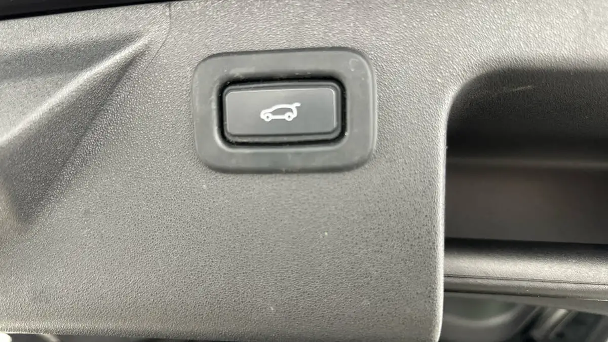 2022-land-rover-discovery-sport-15-p300e-r-dynamic-se-big-41