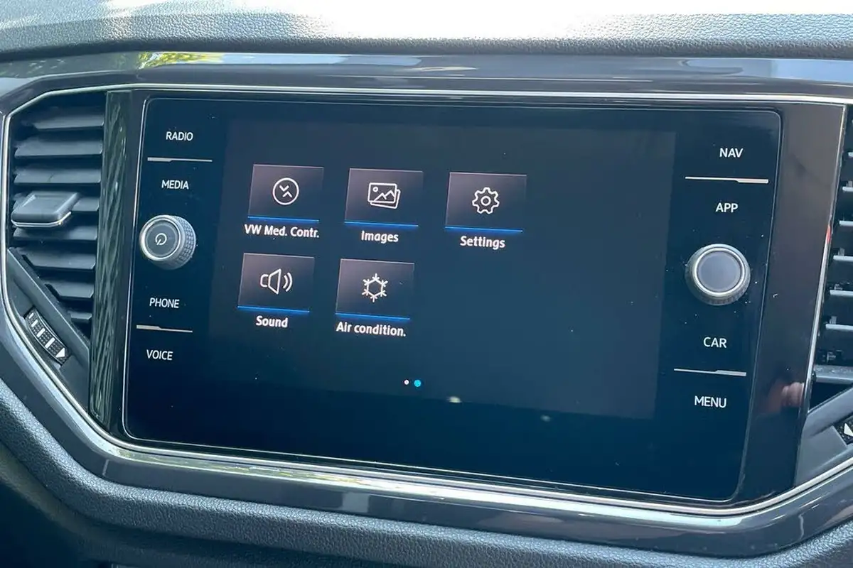 2020-volkswagen-t-roc-15-tsi-sel-dsg-big-24