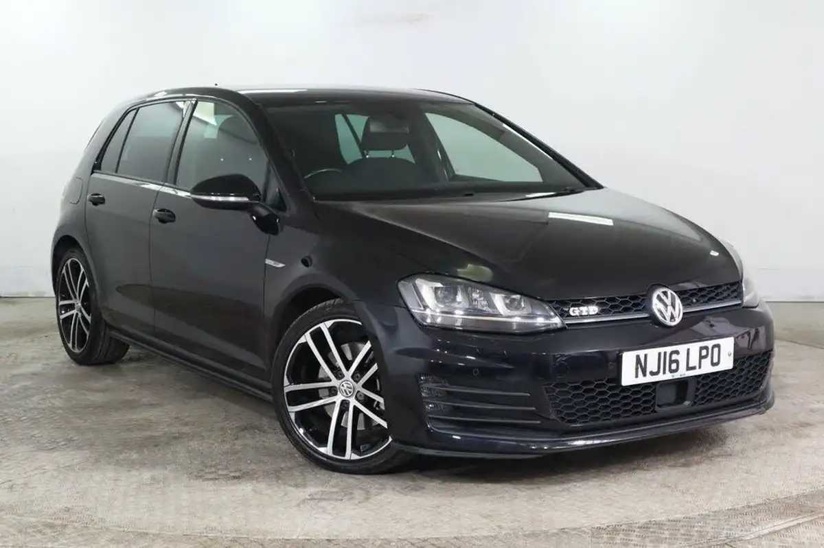2016-volkswagen-golf-20tdi-gtd-bmt-hatchback-5d-big-0