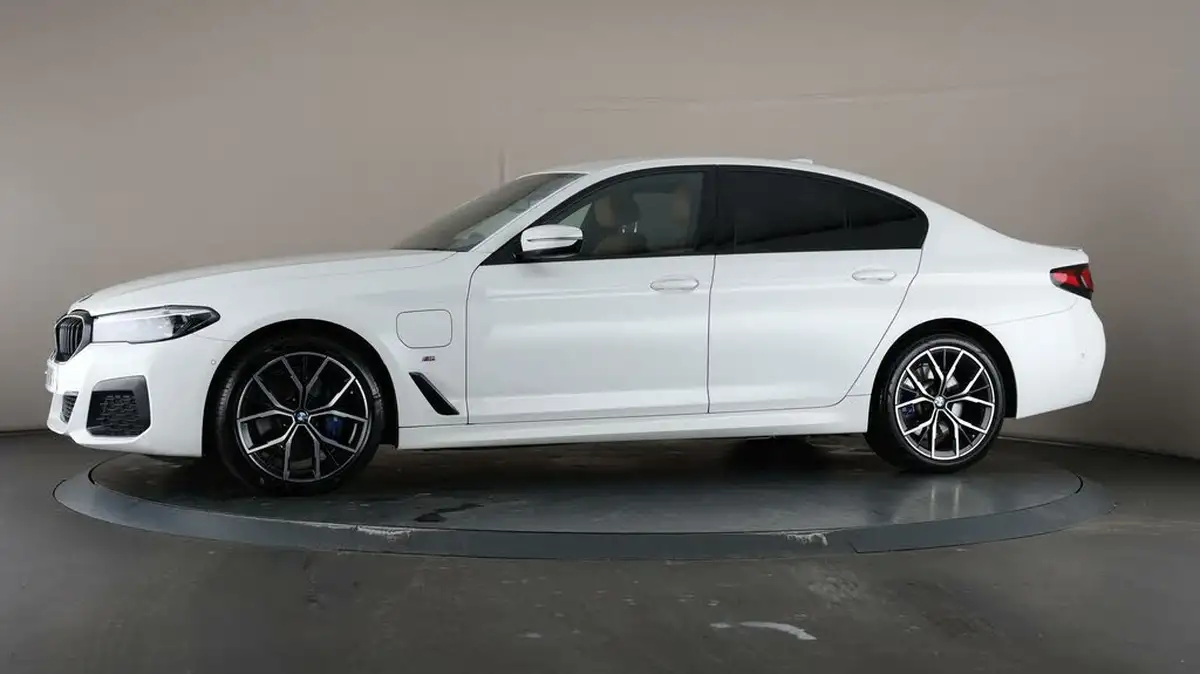 2021-bmw-5-series-20-530e-xdrive-m-sport-saloon-4d-big-33