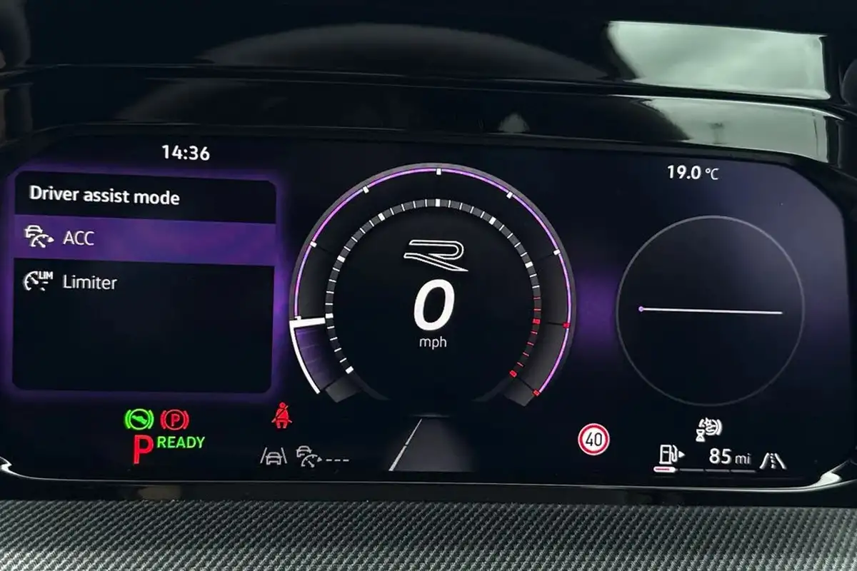 2025-volkswagen-golf-15-etsi-r-line-hatchback-big-34