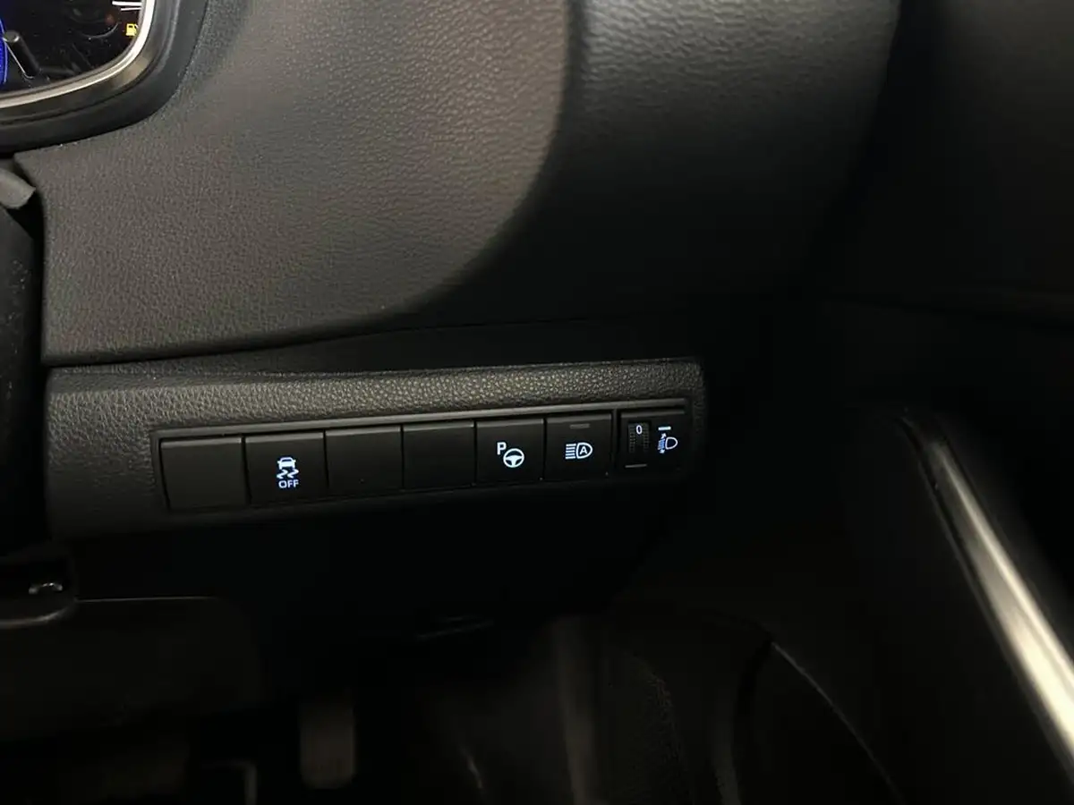 2021-toyota-corolla-18-vvt-i-icon-tech-trk-hatchback-5d-big-21
