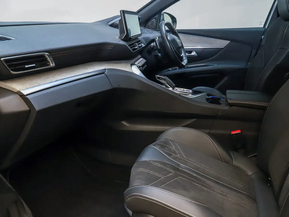 2021-peugeot-3008-suv-12-puretech-gt-eat8-big-4