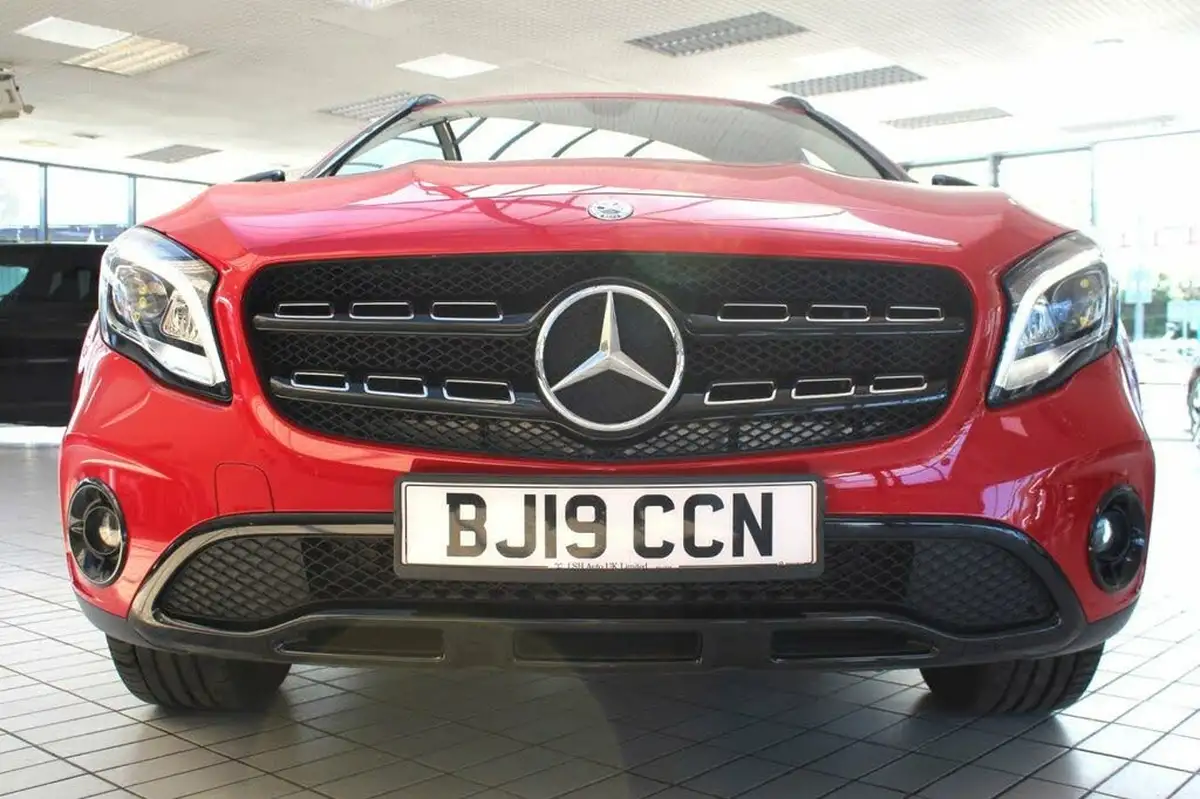 2019-mercedes-benz-gla-class-16-gla-180-urban-edition-ss-big-3