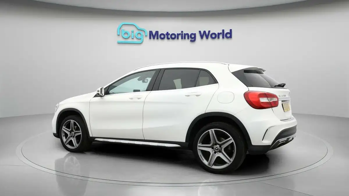 2018-mercedes-benz-gla-class-16-gla-200-amg-line-154bhp-big-5