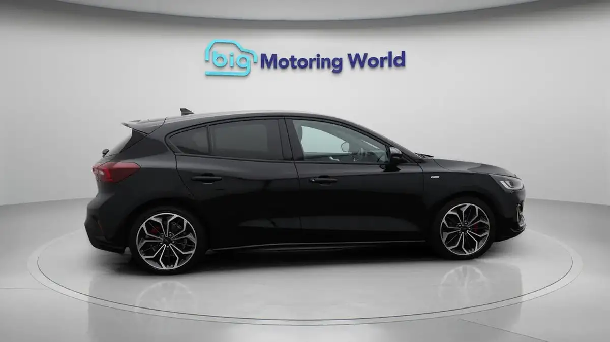2023-ford-focus-10t-st-line-vignale-125ps-hybrid-mhev-hatchback-powershift-big-8