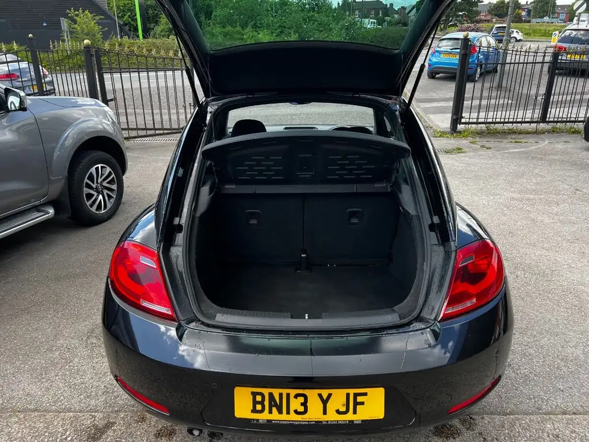2013-volkswagen-beetle-20tdi-sport-hatchback-3d-big-5