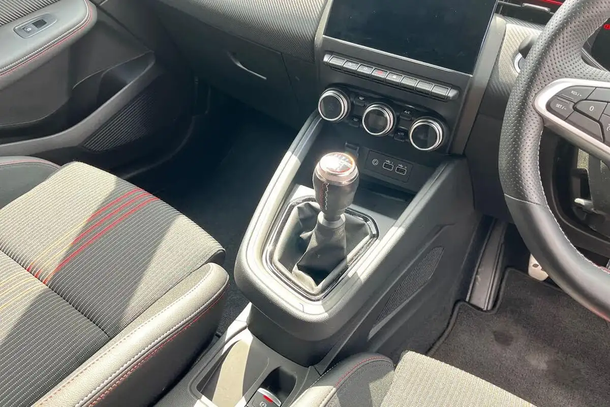 2023-renault-clio-10-tce-rs-line-big-8