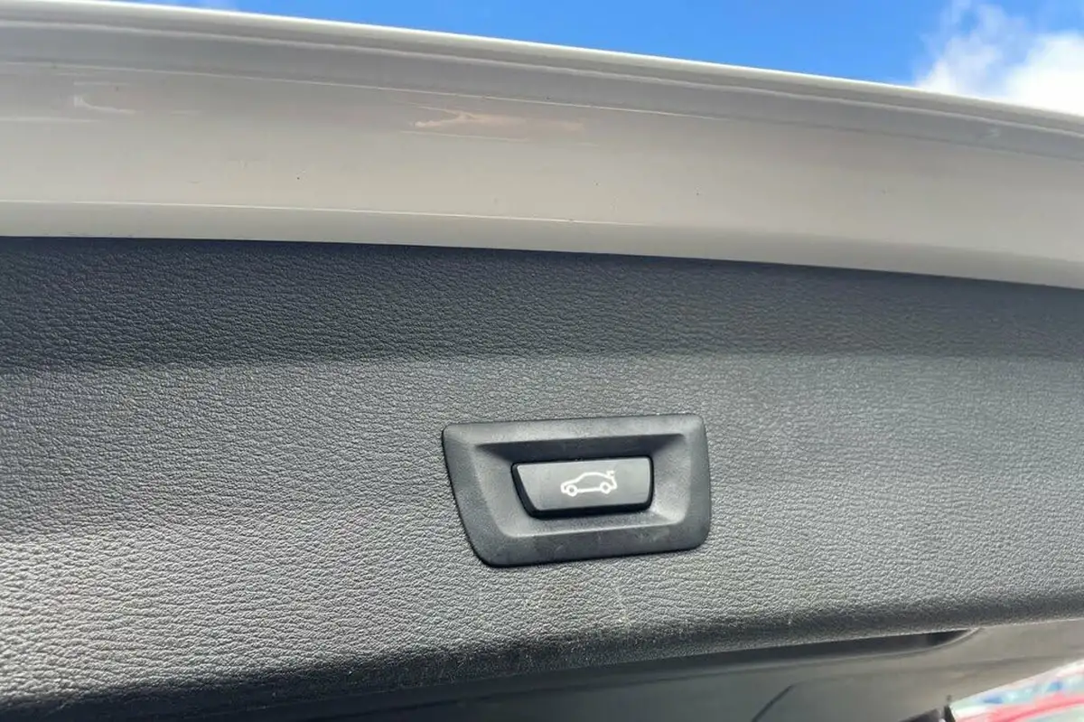 2019-bmw-x1-20td-sdrive18d-sport-big-23